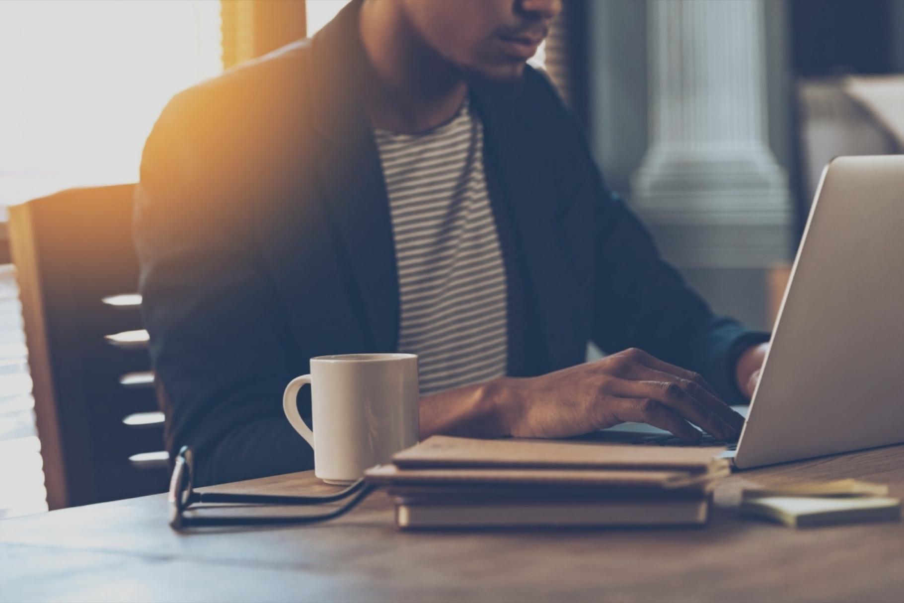 Interaktive Gruppendiskussion während einer Investmentveranstaltung