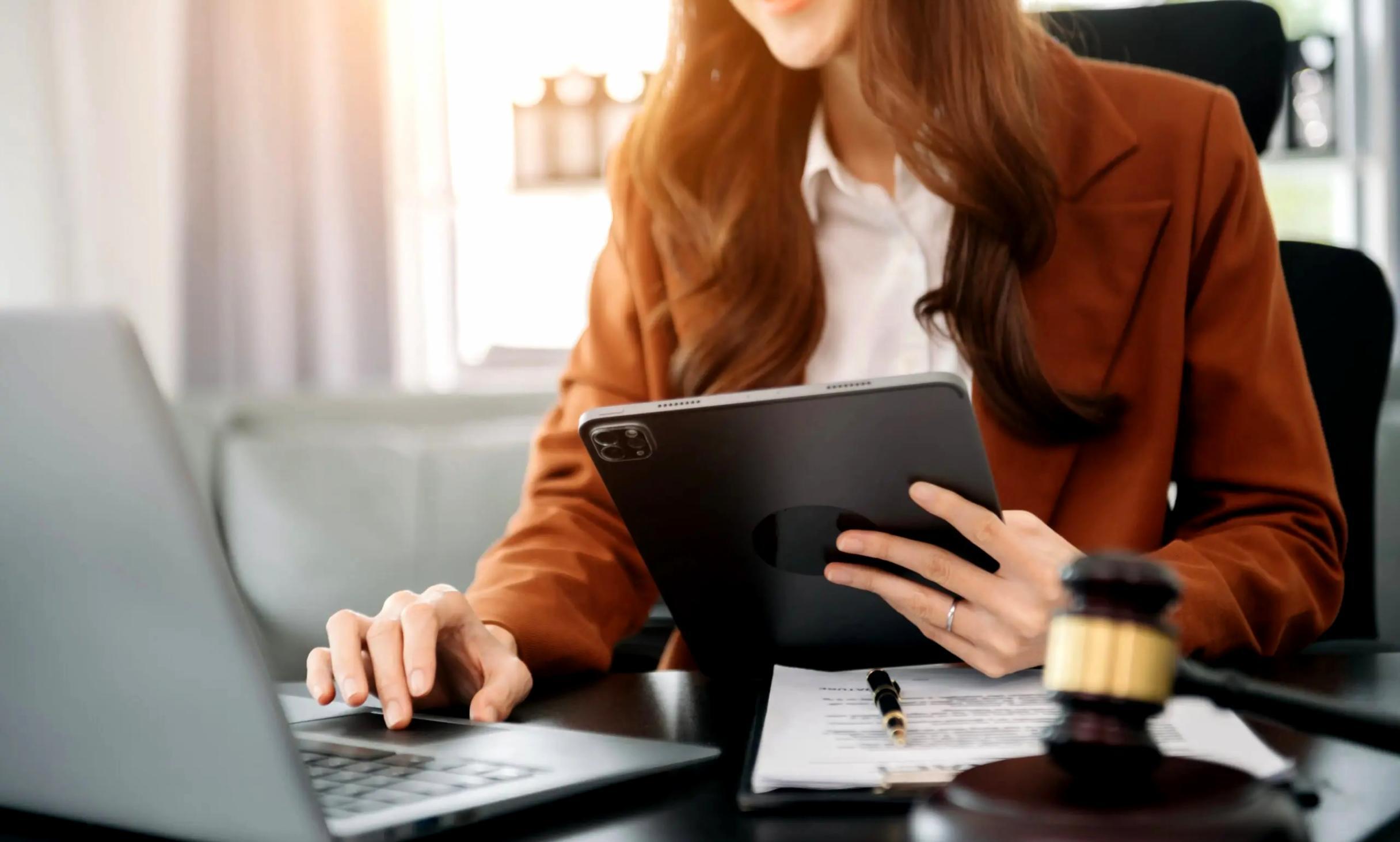 Detailansicht einer Gruppendiskussion über Investmentstrategien